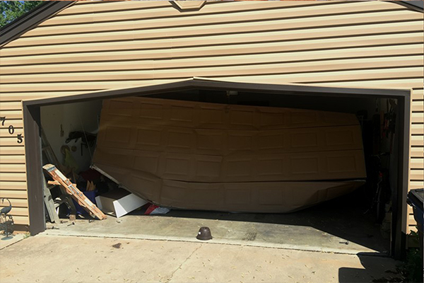 garage ddor before repair